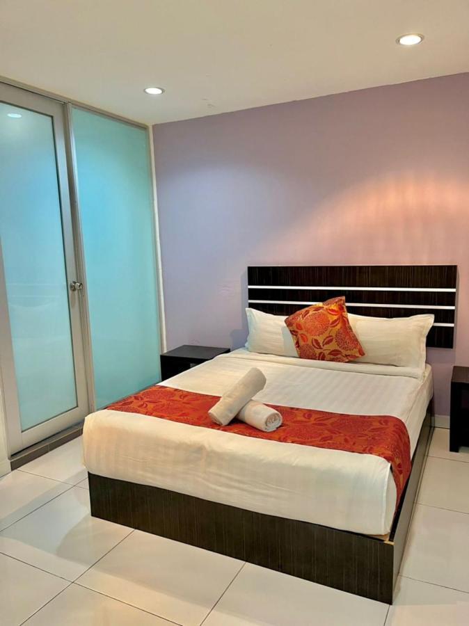 Hotel Zamburger Tengkera Melaka Exteriör bild