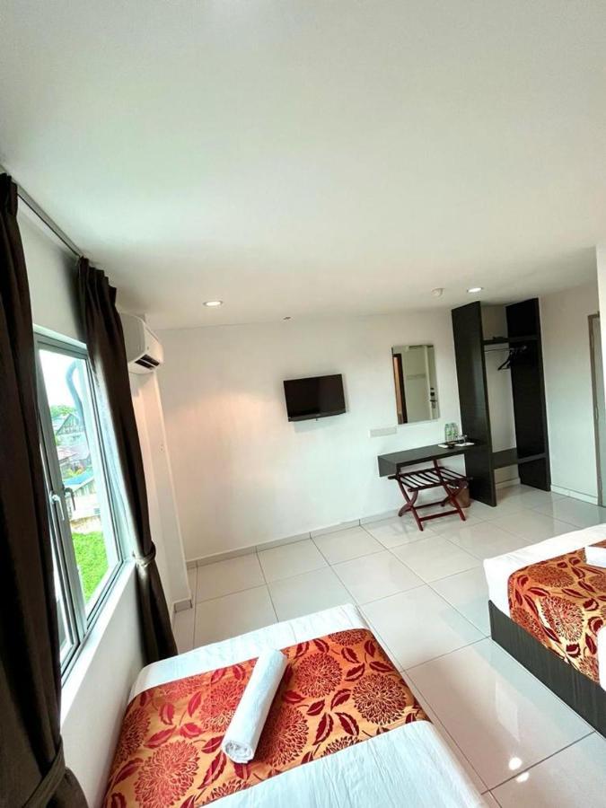 Hotel Zamburger Tengkera Melaka Exteriör bild