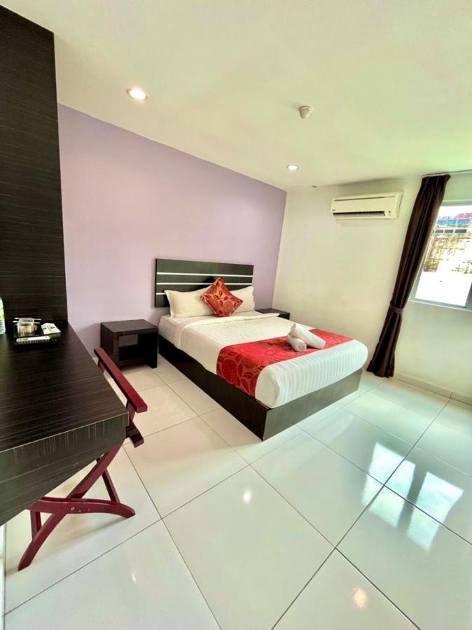 Hotel Zamburger Tengkera Melaka Exteriör bild